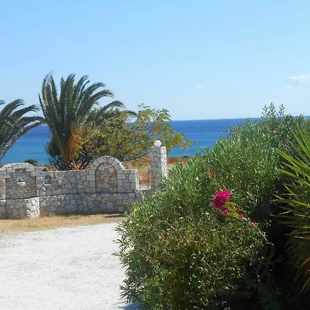 Iris And 2* Gialos (Crete)